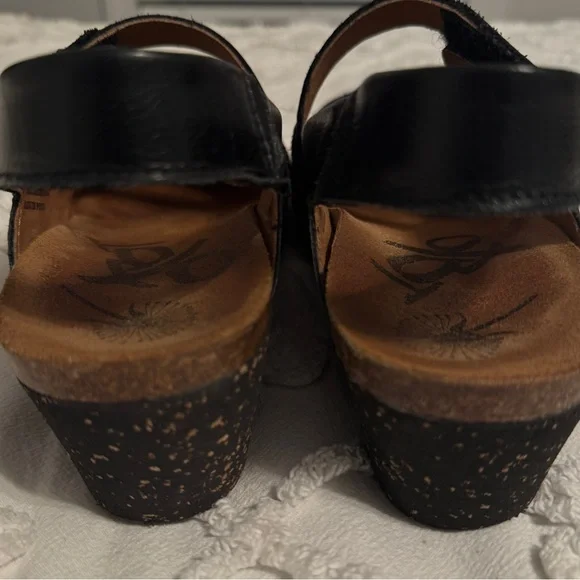 OTBT Black Leather Slingback Shoes - Picture 4 of 6